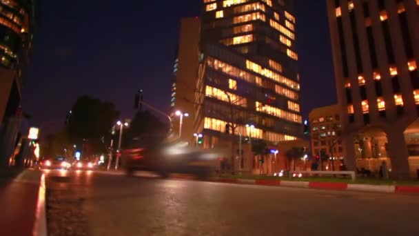 Tel Aviv strada di notte in Israele . — Video Stock