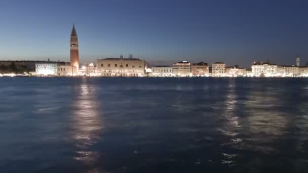 Saint Mark Square time-lapse à noite . — Vídeo de Stock