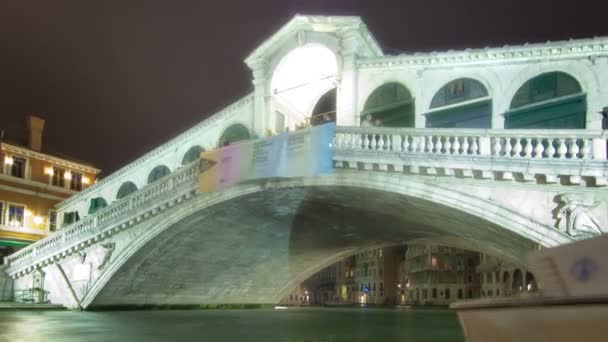 Venedik 'teki Rialto Köprüsü — Stok video