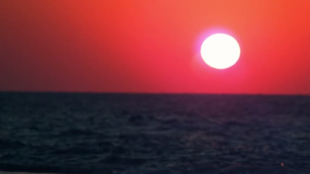 O pôr do sol sobre o mar Mediterrâneo — Vídeo de Stock