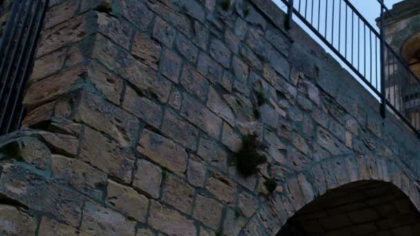 Stock Vidéo Libre de Droit d'une ancienne église chrétienne tournée en Israël 