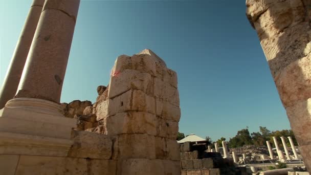 Archivaufnahmen von antiken Ruinen an der Stelle, an der sie 'an in Israel lag. — Stockvideo
