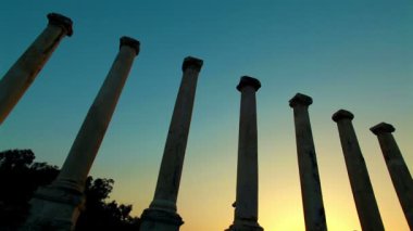 İsrail batımında kontrast taş sütunlar stok görüntüleri.