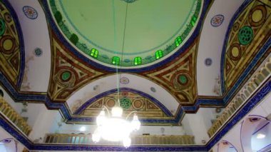 İsrail balkonda Jezzar Paşa Camii.