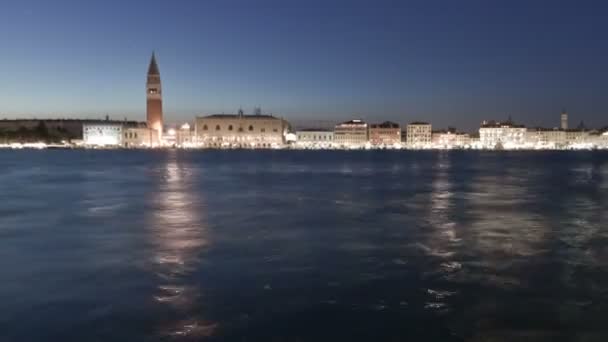 Saint Mark Square time-lapse på natten. — Stockvideo