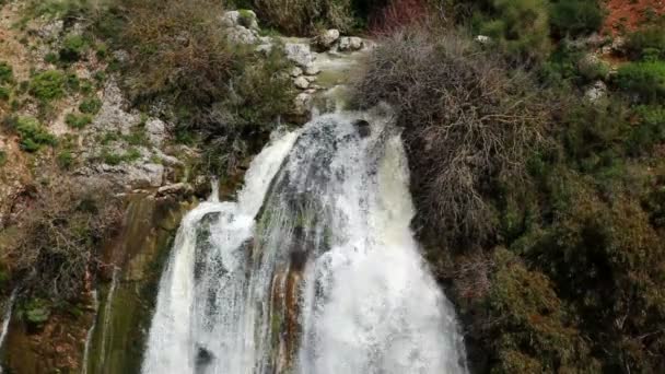 Spitze des Tahana-Wasserfalls in der Nähe von Metula — Stockvideo