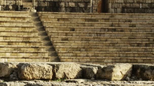 Amfitheater bij de keizersnede ruïnes — Stockvideo