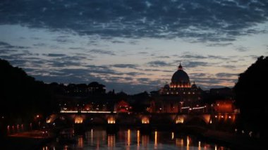 San Pietro in Vatikan gün batımında