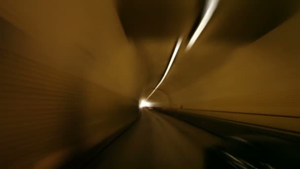 Conduzir através de um túnel redondo em Chinatown — Vídeo de Stock