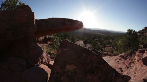 Cornisa de roca roja en Moab — Vídeo de stock