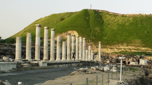 İsrail'de telif ücretsiz stok Video görüntüleri, Beit She'an yeşil bir tepenin vurdu — Stok video