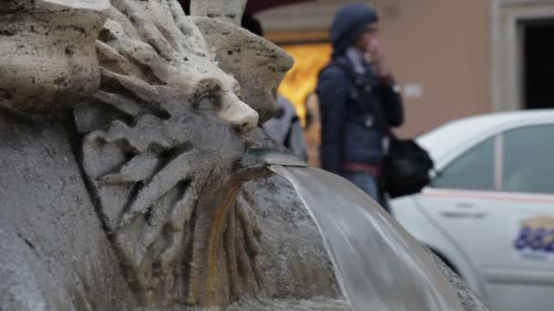 Sculputre z Fontana della Barcaccia — Stock video