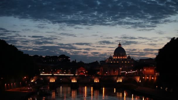 San Pietro στην πόλη του Βατικανού στο ηλιοβασίλεμα — Αρχείο Βίντεο