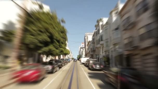 Rijden op woonstraat centrum van Californië — Stockvideo