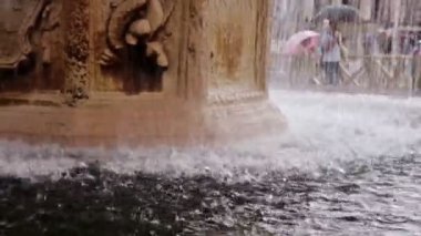 Su receptacle çeşme St Peter's Meydanı'nda