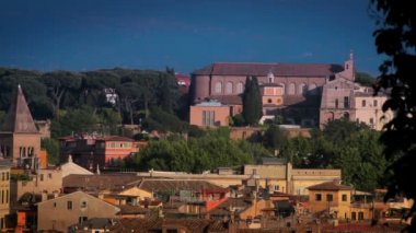 Roma'da renkli binalar