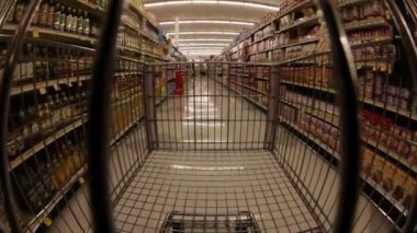 alışveriş sepeti bir koridor sürüş
