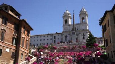 Trinita dei Monti ve İspanyol Merdivenleri