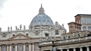 St Peter's Basilica piazza üzerinden