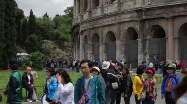 Turistlerin dışında Roma Colosseum