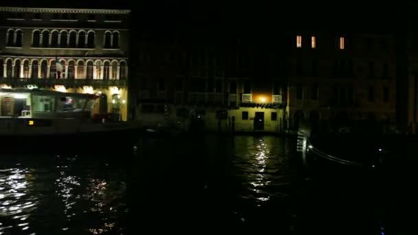 Лодки на Большом канале в Венеции — стоковое видео