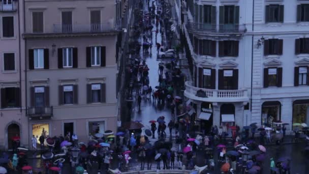 A Via dei Condotti római a turisták — Stock videók