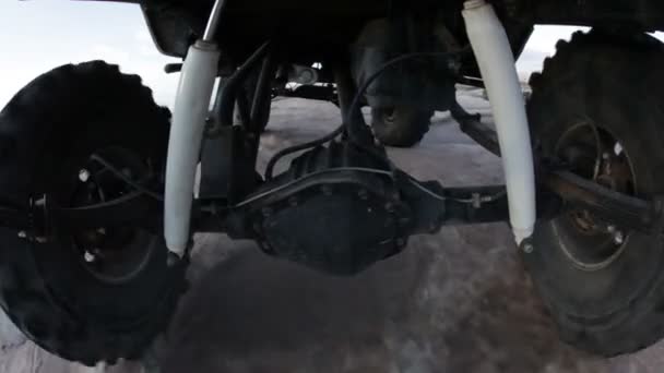 Undercarriage of a jeep while driving through Moab — Stock Video