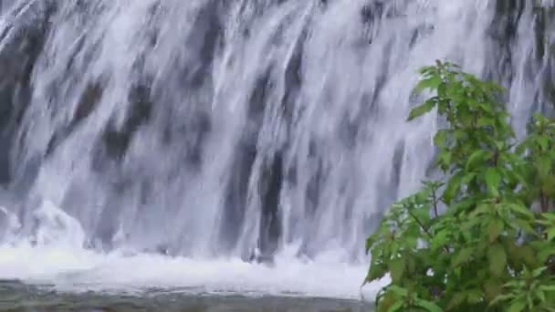 Wasserfall in Island angeschossen — Stockvideo