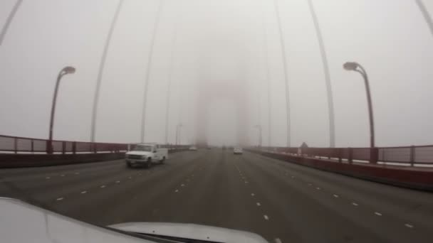 Dirigir através da ponte Golden Gate — Vídeo de Stock