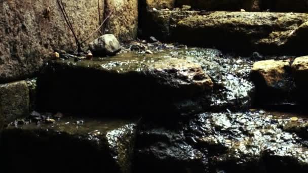 水滴下台阶 — 图库视频影像