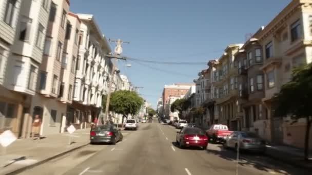 Conducir a través de una zona residencial en California — Vídeo de stock