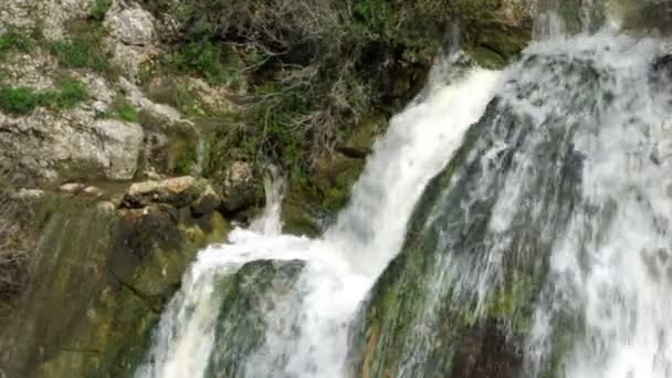 Tahana vodopádu poblíž Metula — Stock video