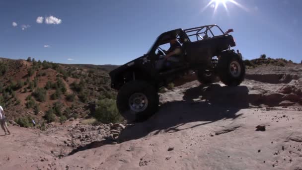 Conducción de vehículos en Moab, Utah — Vídeos de Stock