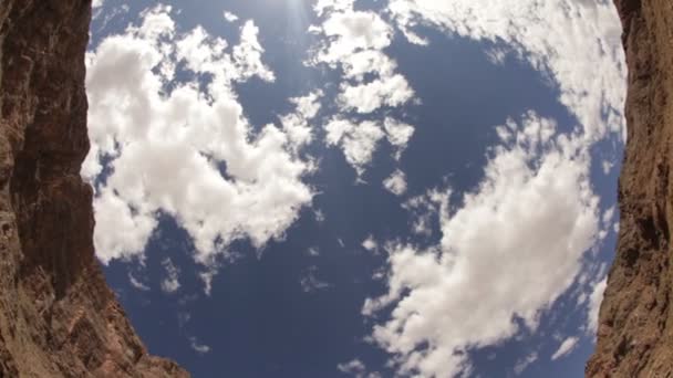 在加利福尼亚州的岩石峡谷 — 图库视频影像