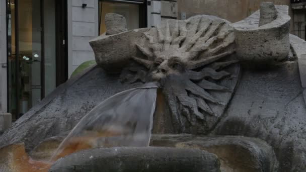 Escultura solar na Fontana della Barcaccia — Vídeo de Stock