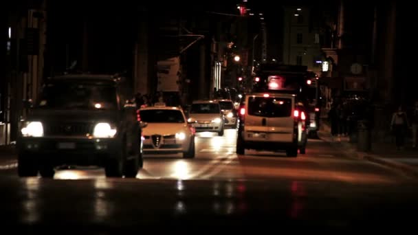 Night traffic in Rome — Stock Video