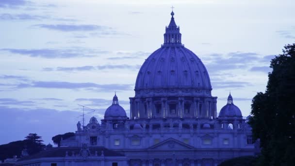 San Pietro Dome in der Abenddämmerung — Stockvideo