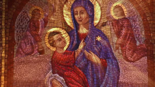 Mosaico que representa a Cristo niño con la Virgen María — Vídeos de Stock