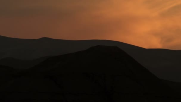 Панорама облаков, освещенных закатом солнца в Израиле — стоковое видео
