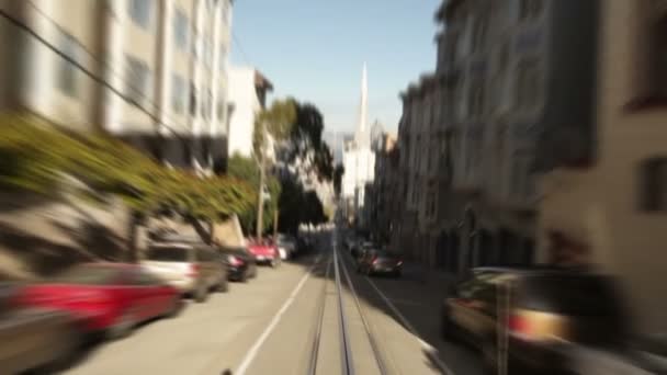Jazda w dół stromej ulicy w Kalifornii — Wideo stockowe