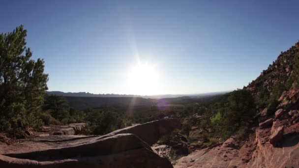 Cornisa de roca roja en Moab — Vídeo de stock