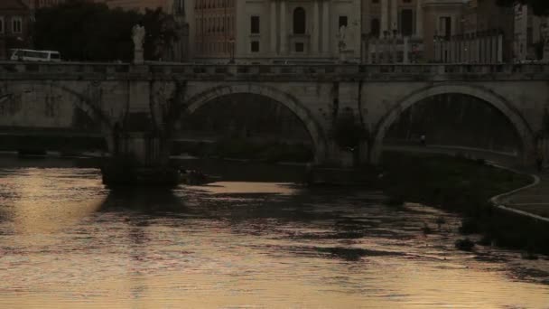 Ponte Sant'Angelo bij zonsondergang — Stockvideo