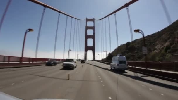 开车穿越金门大桥 — 图库视频影像