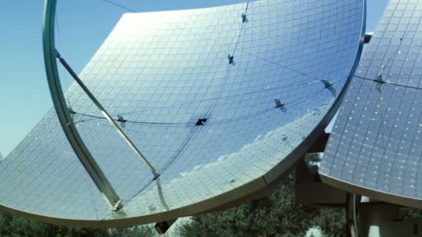 Солнечные батареи на солнечной станции "Зенит" — стоковое видео