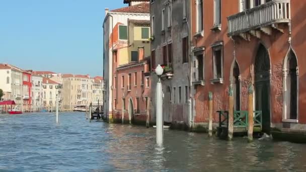 Tiro de táxi aquático em Veneza — Vídeo de Stock