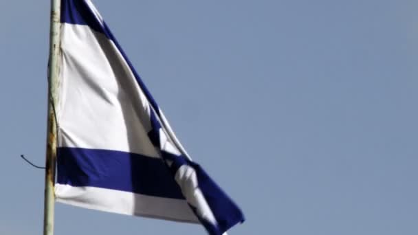 De Israëlische vlag zwaaien in de wind — Stockvideo