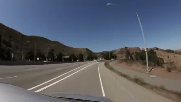 Rijden over de Golden Gate Bridge. — Stockvideo