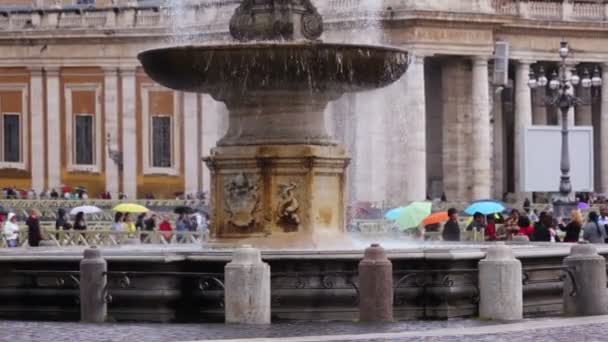 Vue de l'obélisque de derrière la fontaine — Video