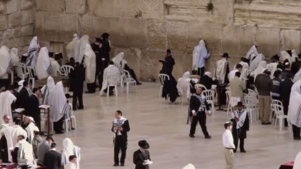Евреи у Стены Плача в Израиле — стоковое видео