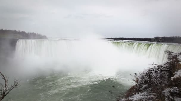 Horseshoe falls on a cloudy day — Stock Video